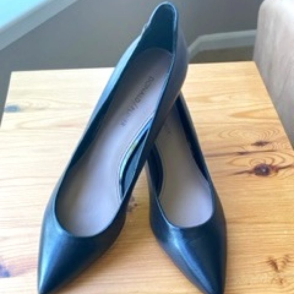Donald J. Pliner Black Leather Pump Size 9M